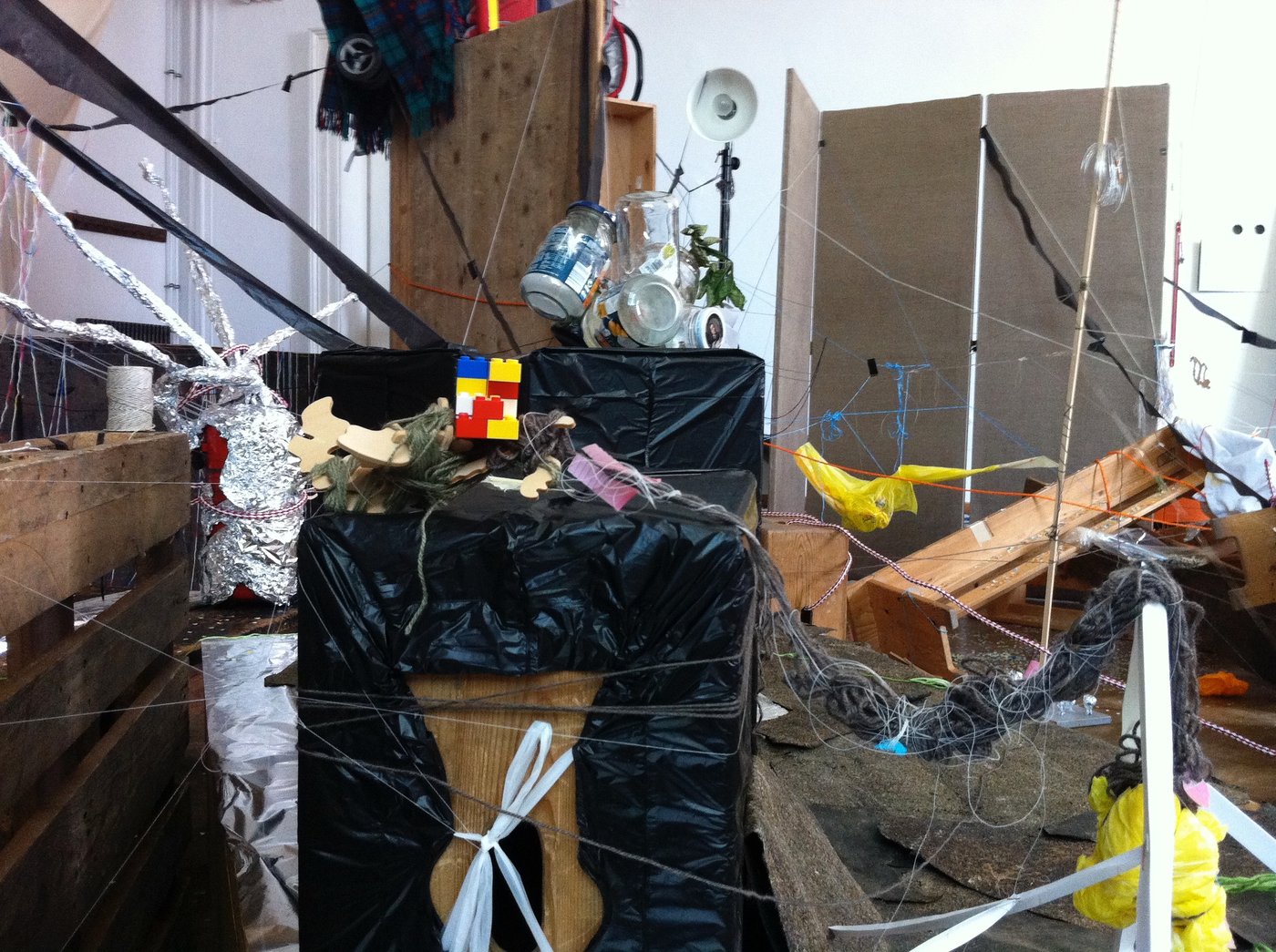 2 Room with all kinds of material and parts of works