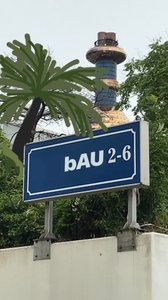 bAU2-6 ist ein temporärer Ausstellungs- und Projektraum im  Eingangsbereich des Ausweichquartiers der Akademie der bildenden Künste Wien.