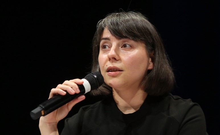 Portrait of Ana Texeira Pinto,  Panel “Biased Futures” Photo: Adam Berry, transmediale, CC BY-SA 4.0