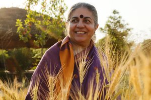 Vandana Shiva:
  
   Soil not Oil | The transfer from the age of fossil fuel for the awareness of a living Earth
  
 


 Moderation: Anette Baldauf, Ujjwal Utkarsh. In English


 10. November 2019, 15.30 Uhr: Filmscreening
 
  Earth Others
 
 (curated by Kelly Ann Gardener und Christina Jauernik)
 
 Filmmuseum, Augustinerstraße 1, 1010 Vienna
 
 Eintritt frei