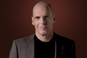 Farbiges Porträtfoto von Yanis Varoufakis