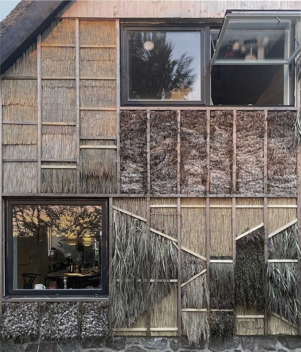 Seasonal Wall Dressing, Rügen. West façade of the experimental house (facing the predominant wind directrion), inspired by local Baltic vernacular tradition