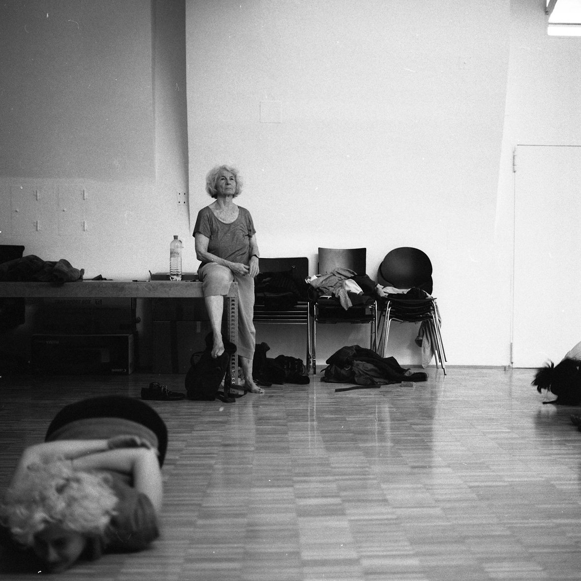 
    Huddle
   
   , Simone Forti, Akademie der bildenden Künste Wien, 2010 © Foto: Anita Moser
  
