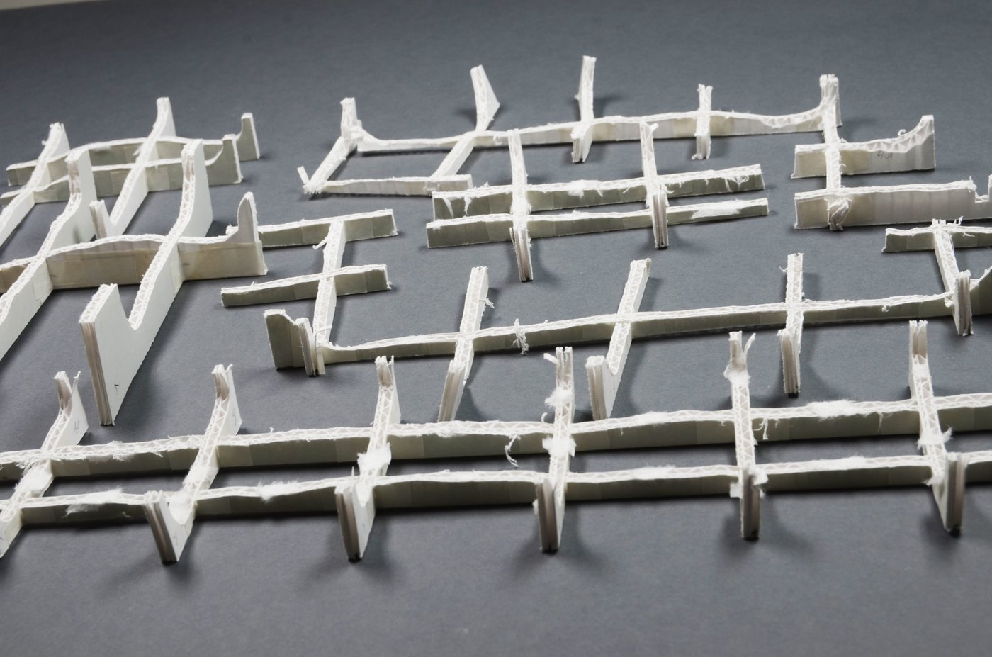 
   Stützkonstruktion für ein Objekt aus Papiermaché.
   
   Foto: Sigrid Eyb-Green
  
