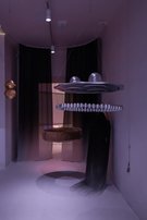 Ausstellungsansicht [em]Speculative Fiction[/em], Installation von Paula Strunden, Exhibit Galerie, Foto: eSeL.at – Joanna Pianka