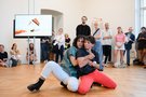 [em]Recasted Relations[/em], Performance von Sara Lanner mit Johanna Nielson, © Foto: eSeL.at – Joanna Pianka