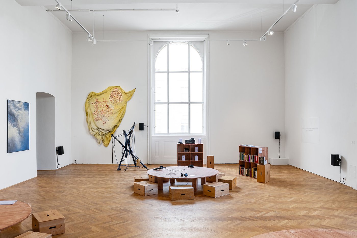 Ausstellungsansicht: Soundscapes of Intersectional Encounters: Exploring Identity Through Sound, Exhibit Studio, 15.3.–26.5.2024 © Akademie der bildenden Künste Wien Foto: Simon Veres