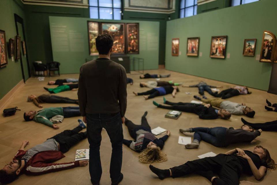 Dancing Museums.    Old Masters - New Traces      Hieronymus Boschs     Jüngstes Gericht    und die Spuren, die es heute noch mit seiner Bildwelt verbinden, stehen  im Mittelpunkt dieses EU-Tanzprojekts. Die Besucher sind während der  regulären Öffnungszeiten der Gemäldegalerie herzlich zur Teilnahme  eingeladen.