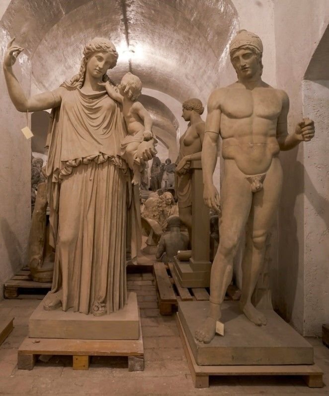 Einblicke in die Gipsabgusssammlung       Führung durch die Glyptothek mit Kuratorin Mag. Andrea Domanig MA