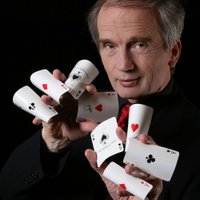 Nach der erfolgreichen Serie     Magic Bosch    gibt es in diesem Jahr ein Wiedersehen mit dem Meister der "schwarzen  Magie" von Weltformat: Magic Christian! Er hat sich erneut für die  Gemäldegalerie der Akademie der bildenden Künste Wien ein ganz  spezielles Programm ausgedacht.