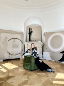 Anouk Lamm Anouk ist diesjährige Diplomandin am Institut für Bildende Kunst, Fachbereich Gegenständliche Malerei.
 
 Ihre Dilompräsentation
 
  
   post/pre | Lesbian Jazz
  
 
 ist noch bis 26.6.2021 im Hotel Sacher zu sehen.