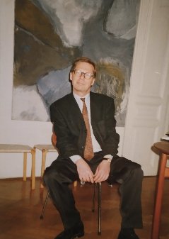 Dipl. Ing. Pekka Janhunen war von 1.3.1985 bis 30.9.1993 als Lehrbeauftragter bei Timo Penttilä am Institut für Kunst und Architektur. Es ist am 11.10.2021 nach kurzer, schwerer Krankheit verstorben.


 Die Trauerfeier findet am 29.10.2021 um 12:30 Uhr in der Feuerhalle Simmering statt.