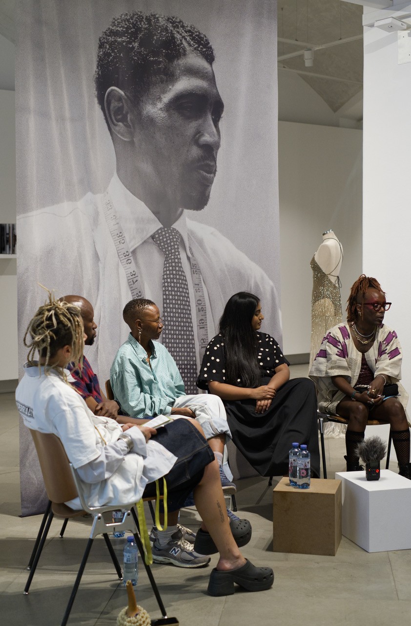Reflection Round, Ausstellung “Making, Memory and Resistance - Textile Healing and Social Justice through the Lens of Decolonial Fashion Research”in der Galerie Exhibit Eschenbachgasse, Foto: SidonieSagmeister