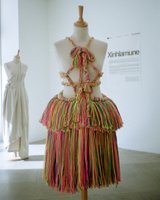 Xinhlamune von Tinyiko Baloyi “Making, Memory and Resistance - Textile Healing and Social Justice through the Lens of Decolonial Fashion Research”in der Galerie Exhibit Eschenbachgasse,Foto: Anna Hambira