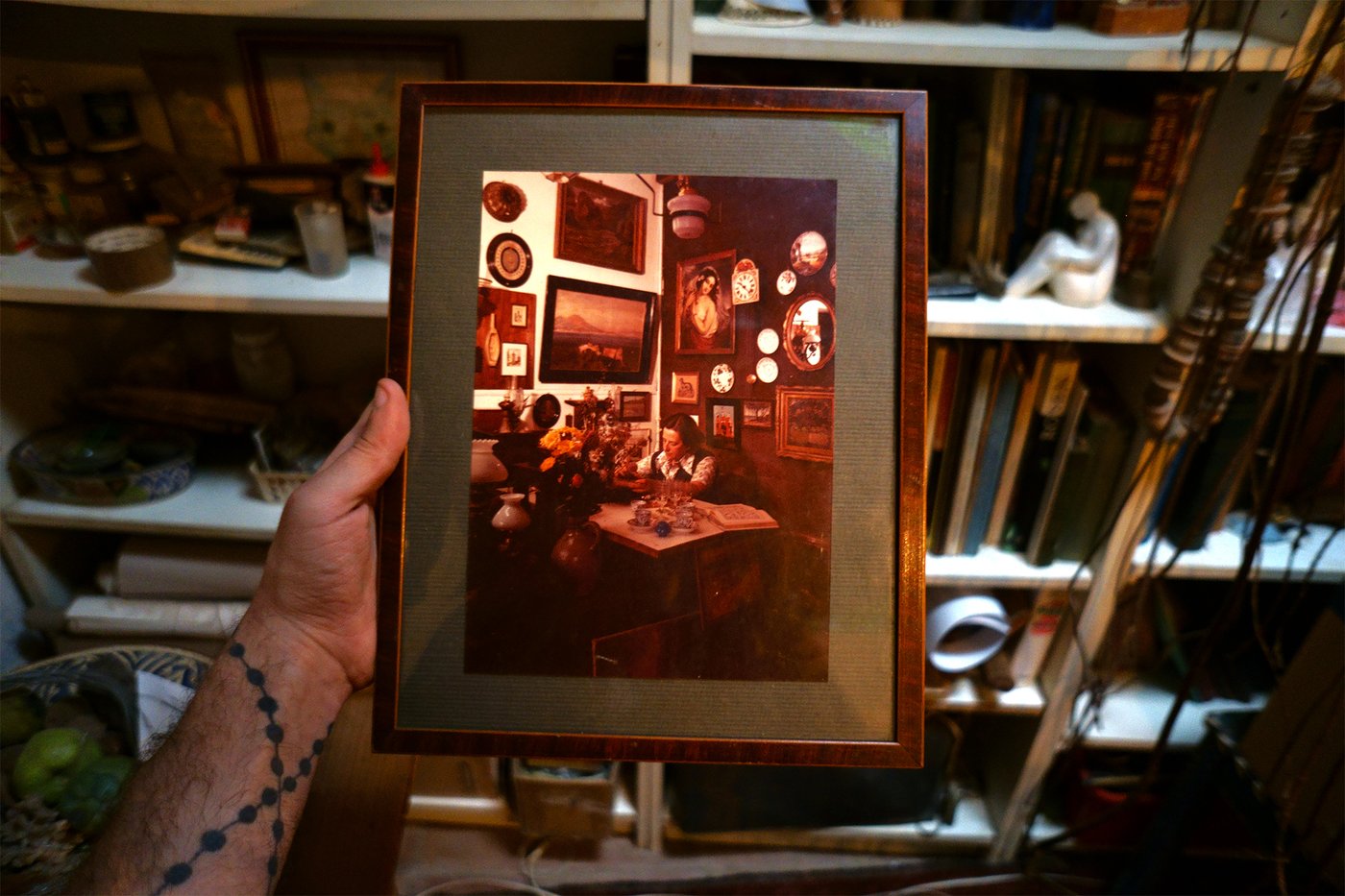 Archival photograph of Basel antique shop of Elisabeth Wild_