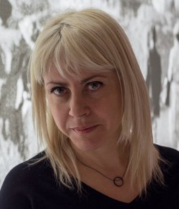 Başak Şenova ist Mentorin von
 
  YeLa An