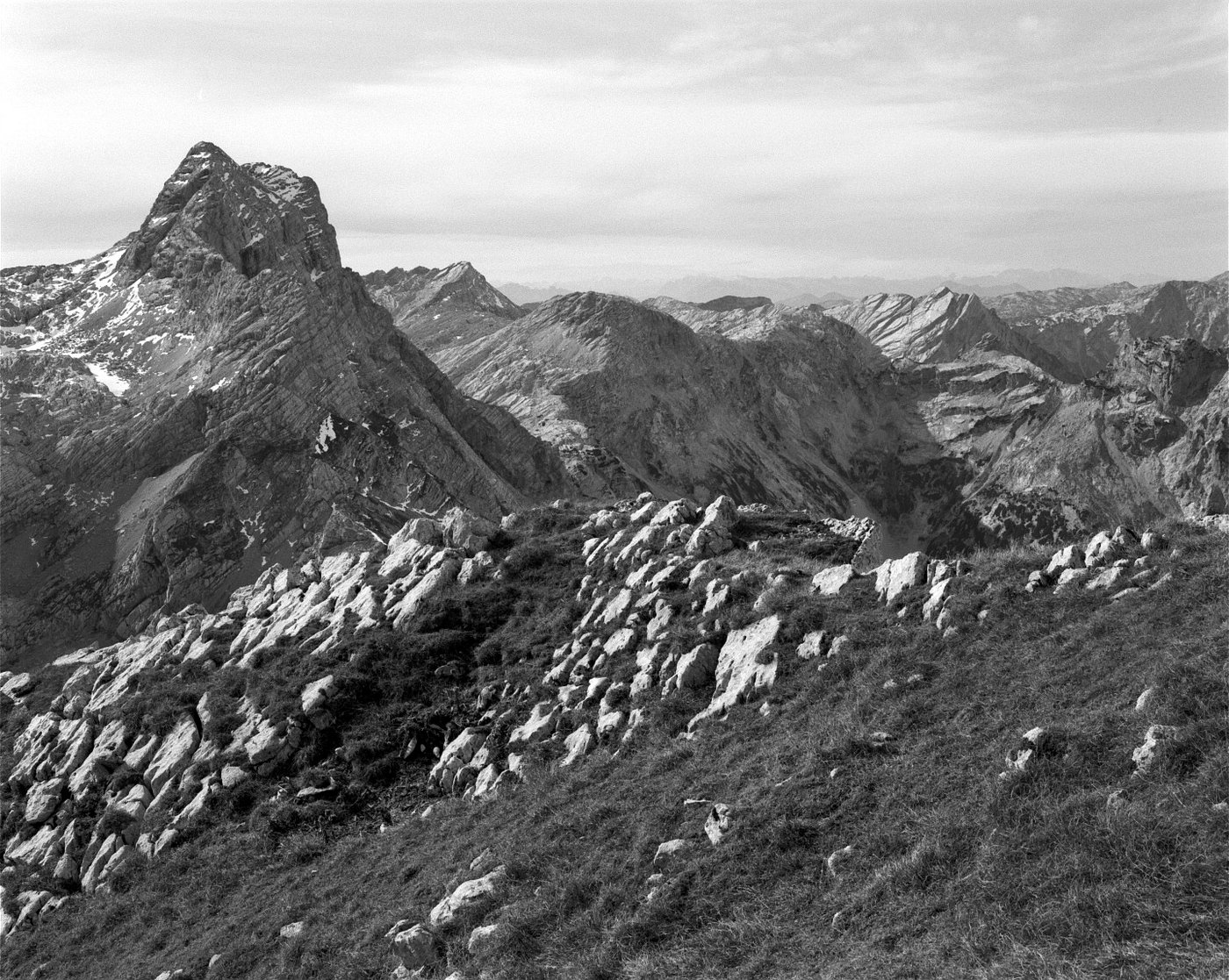 Kollektiv Kopierte Landschaft, Totes Gebirge/Hohes Kreuz Richtung Westen, 2019, SW-Fotografie