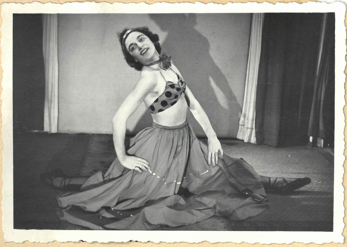 Modelle Modell in Tänzerischer Pose