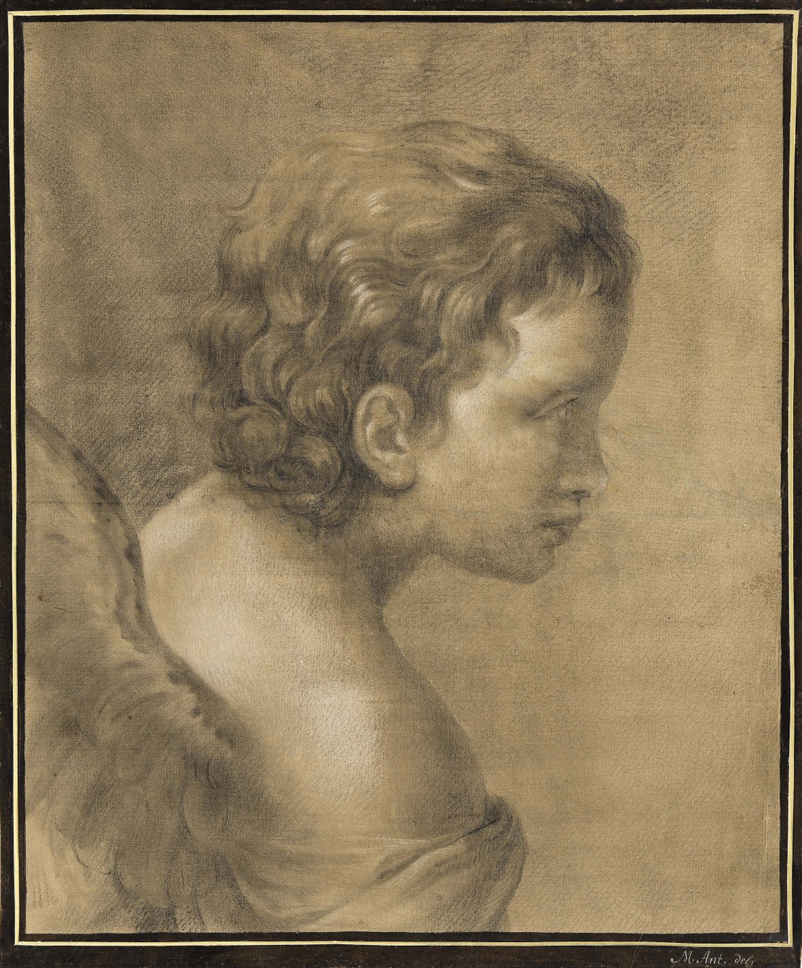 : Brustbild eines Engels – ein Kind mit Flügeln und lockigem Haar –, im Profil nach rechts schauend.