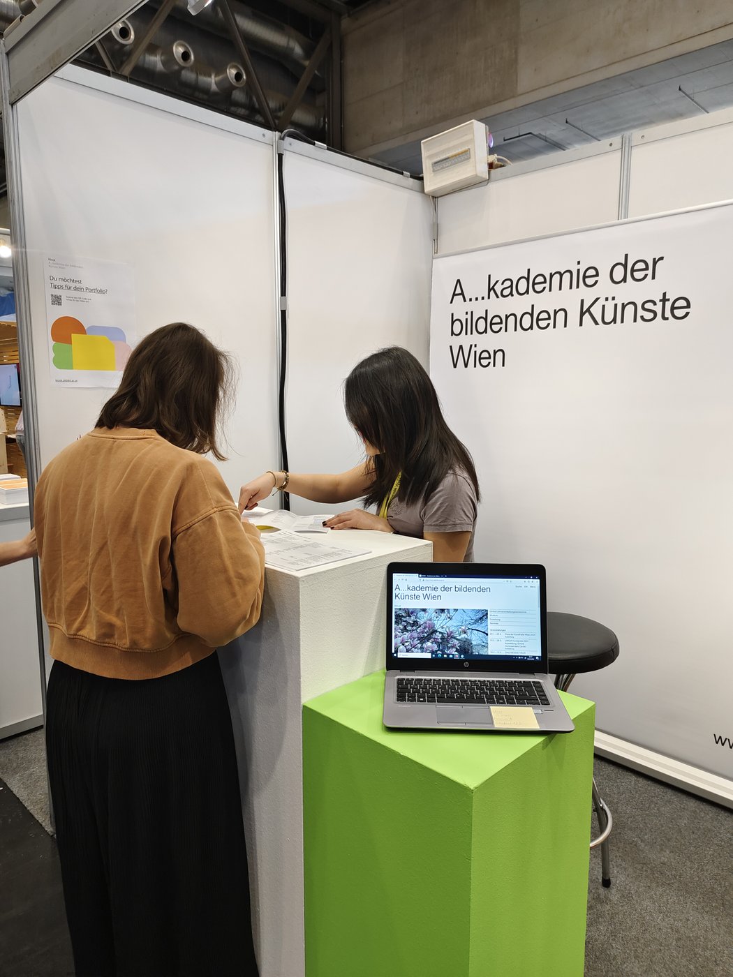 Beratungssituation bei der Messe