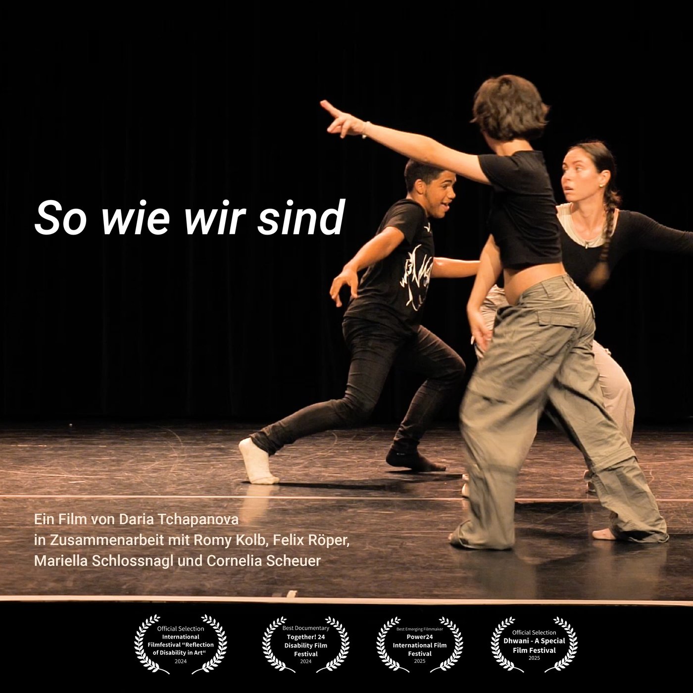 Kurzfilm „So wie wir sind“: Filmstill mit Jugendlichen tanzend auf einer Bühne