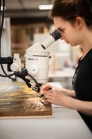 Examination of a painting in the Conservation and Restoration Studio for Paintings and Sculptures. Photo © Robert Vanis
