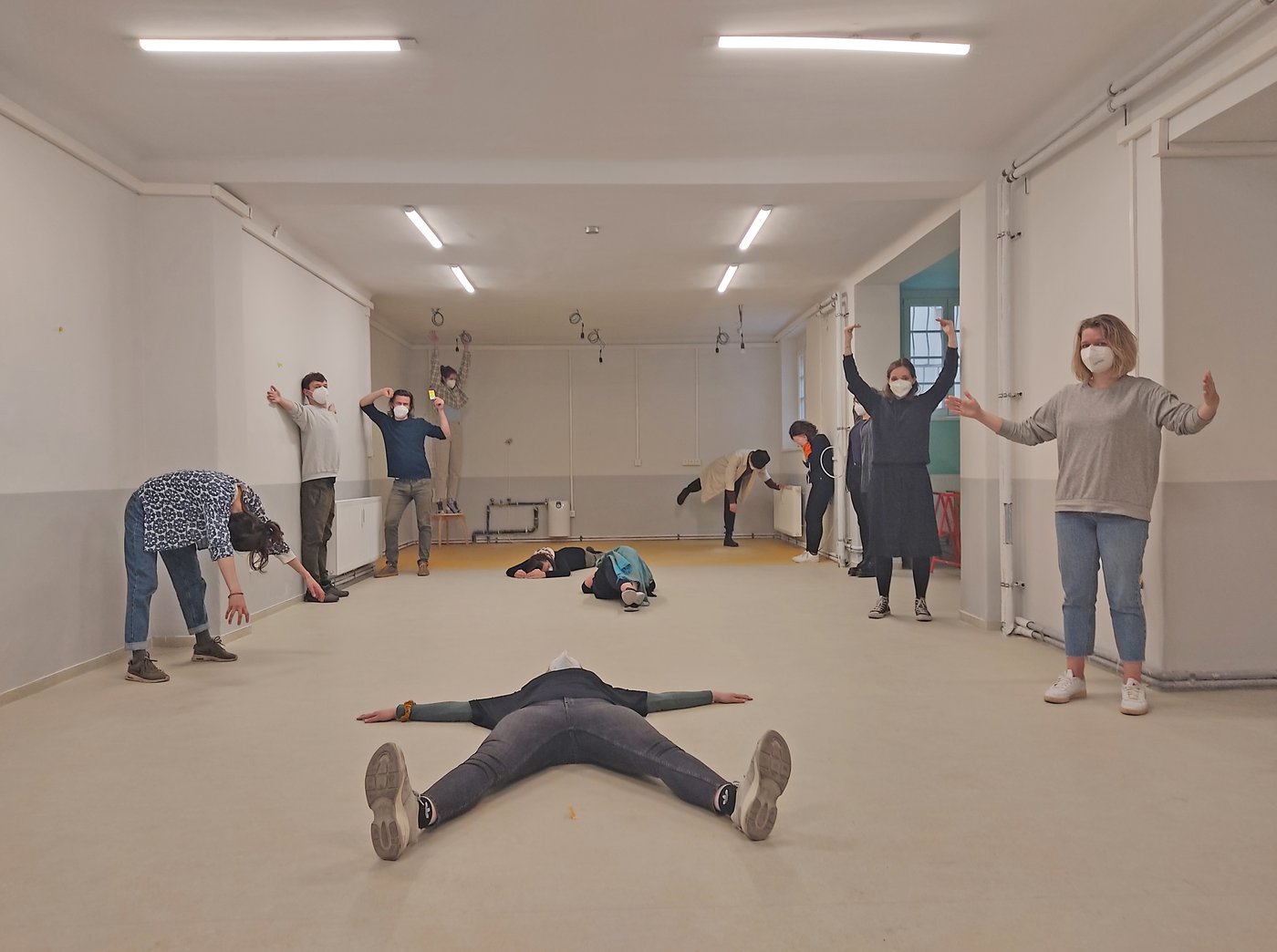 The exhibition shows master projects developed in the course Artistic Practice / Artistic Art Education Practice by Isa Rosenberger at the Institute for Education in the Arts at the Academy of Fine Arts Vienna.