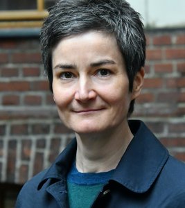 Portrait Picture of a women with short gray hair and a smile