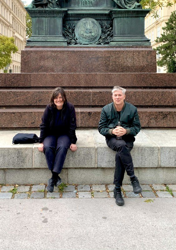 A man and a woman sitting on the steps of the Schiller Monument