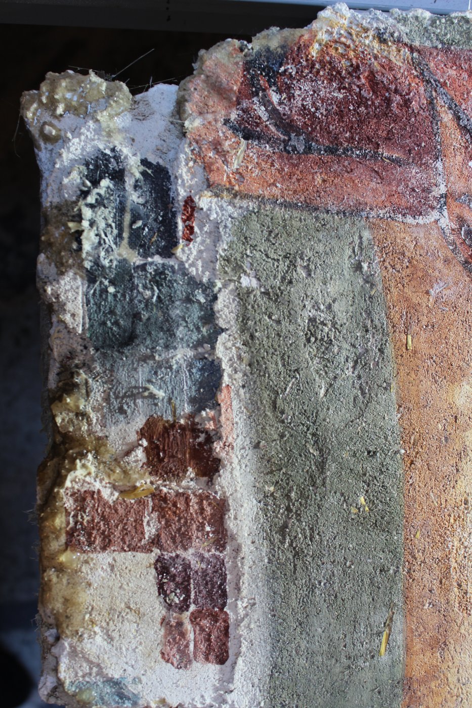 
   Removing the overpainting from a
   
   mural, detail. Photo: Pia Nagl
  
