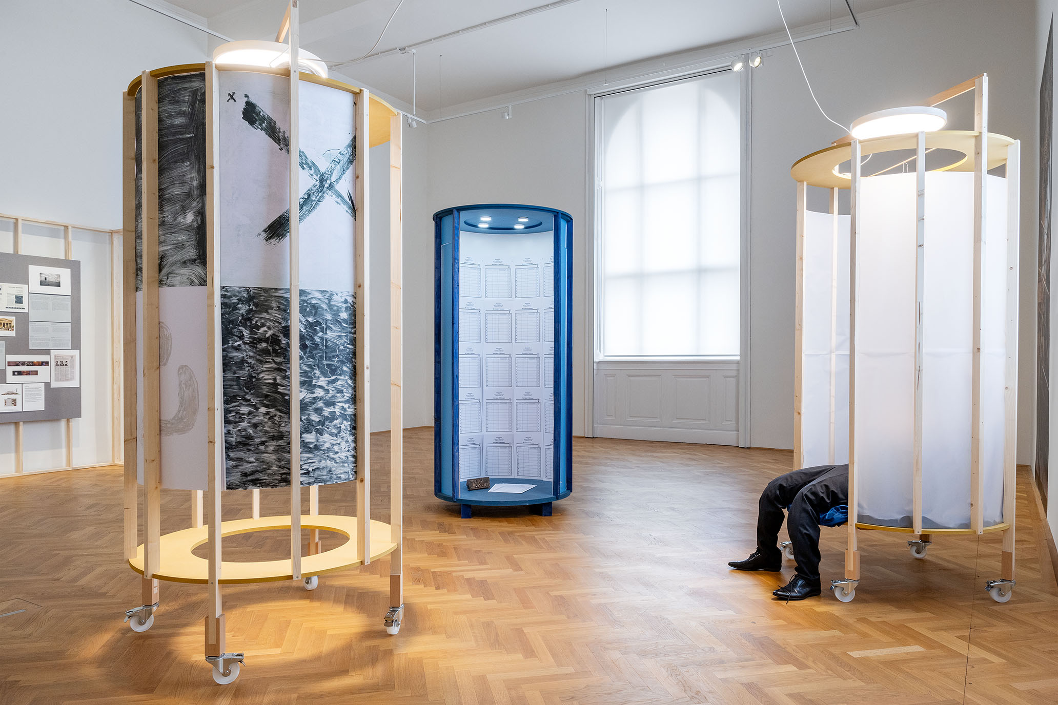 Installation view: Exhibit - diverse Ausstellungspraxen, Exhibit Galerie, 6.9.–13.10.2024 © Academy of Fine Arts Vienna Photo: Simon Veres