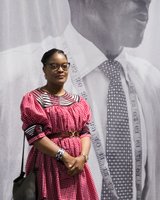 Loini Iizyenda bei der Vernissage “Making, Memory and Resistance - Textile Healing and Social Justice through the Lens of Decolonial Fashion Research”in der Galerie Exhibit Eschenbachgasse, Foto: Sidonie Sagmeister/Anna Hambira