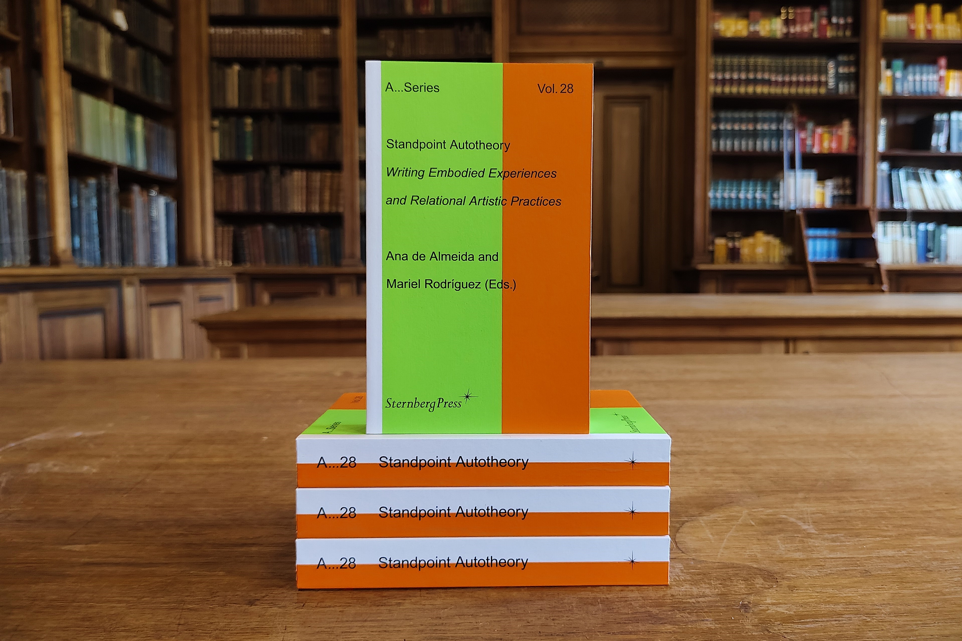 Vol. 28: [em]Standpoint Autotheory. Writing Embodied Experiences and Relational Artistic Practices[/em], Ana de Almeida, Mariel Rodríguez (Hg.), London, Sternberg Press, 2025, Photo: Public Relations Office Academy of Fine Arts Vienna
