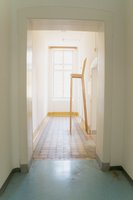 (Women) Ought to Just Take a Seat at the Table, 2023_Exhibition view Parallel 2023 | Foto Rebecca Rothenborg